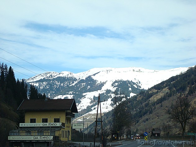 Bad Hofgastein atrodas Austrijas Alpos un tajā iespējams atrast sev piemērotāko slēpošanas trasi, gan lai mācītos, gan izbaudītu profesionālās trases. Bad Hofgastein atrodas Austrijas Alpos un tajā iespējams atrast sev piemērotāko slēpošanas trasi, gan lai mācītos, gan izbaudītu profesionālās trases. 32121