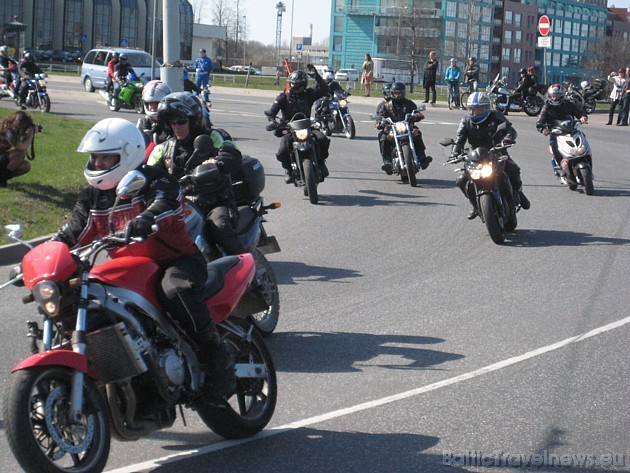 Ikvienam ceļu satiksmes dalībniekam nu ir jārēķinās, ka uz ceļiem aizvien vairāk būs motobraucēju Ikvienam ceļu satiksmes dalībniekam nu ir jārēķinās, ka uz ceļiem aizvien vairāk būs motobraucēju 32732