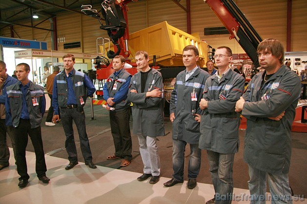 Auto mehāniķi sacentās savās prasmēs Bosch stendā 33031