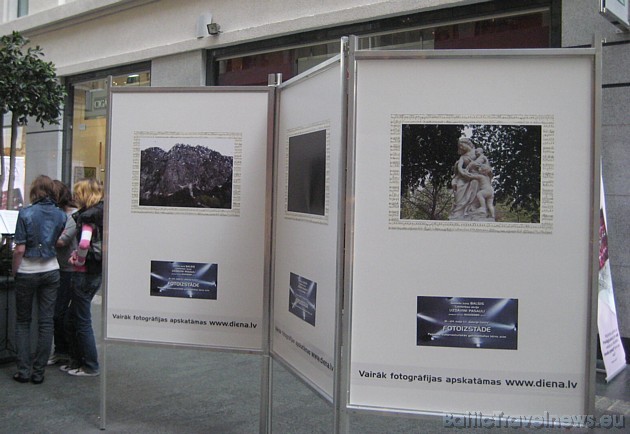 Izstādē ir apskatāmas 16 lielformāta fotogrāfijas un 252 fotogrāfijas, kas ievietotas speciājos albumos 33196