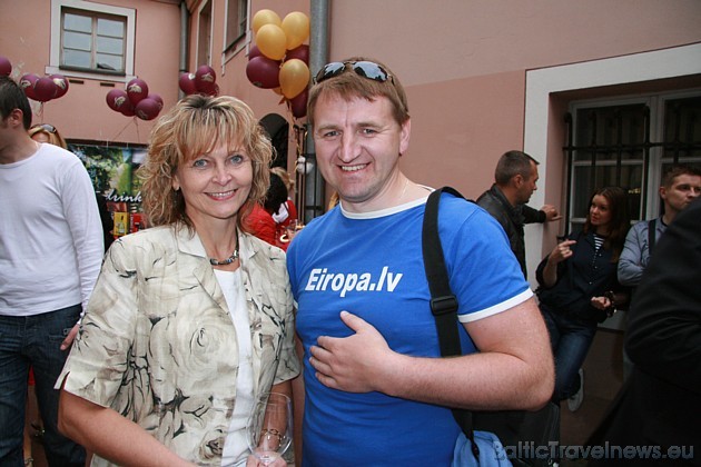 Vīna festivāla vadītāja Margarita Platace un degustatora lomā iejuties Aivars Mackevičs (BalticTravelnews.com) Vīna festivāla vadītāja Margarita Platace un degustatora lomā iejuties Aivars Mackevičs (BalticTravelnews.com) 34161