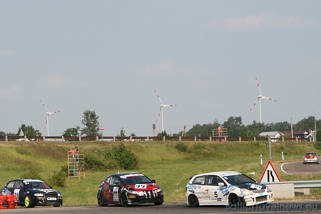 Vidējais ātrums trasē ir apmēram 100 km/h. Pirmās piecas ātrākās automašīnas brauca ar vidējo ātrumu virs 100 km/h, bet līdz 29 vietai virs 90 km/h Vidējais ātrums trasē ir apmēram 100 km/h. Pirmās piecas ātrākās automašīnas brauca ar vidējo ātrumu virs 100 km/h, bet līdz 29 vietai virs 90 km/h 35353