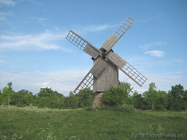 Vējdzirnavas ir interesants šī reģiona apskates objekts. Aplūkojamas gan staba tipa vējdzirnavas, kuru virsējā daļa var apgriezties ap savu asi, gan a 35640