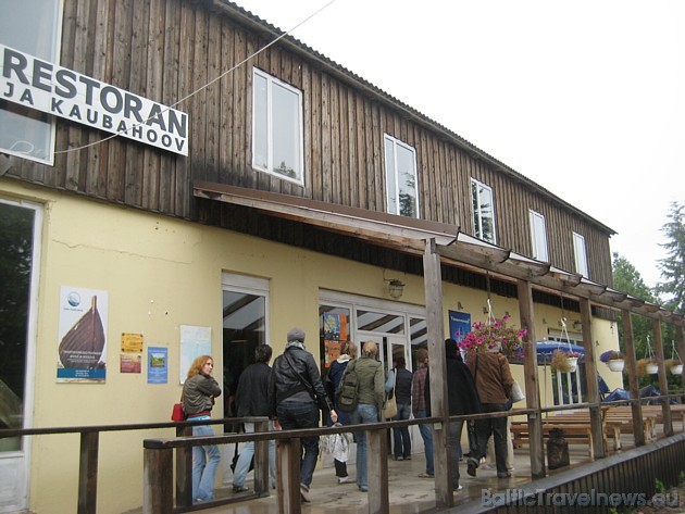 Muhu restorāns atrodas galvenās maģistrāles malā un ir iekārtots jau gandrīz 200 gadus vecā ēkā, līdz ar to tājā valda īpaša senatnes elpa 35646