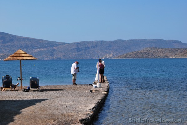 Elounda ir pārsteigumu pilna. Attēlā top kāzu bilde jaunlaulātam pārim! 35917