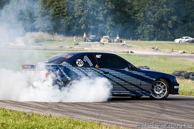 Pirmā Latvijas drifta čempionāta pjedestāls: Gvido Elksnis (148), Ervins Ērglis (140), Raivo Mužiks (108) un ceturtais Ivo Cīrulis 94 punkti 36393