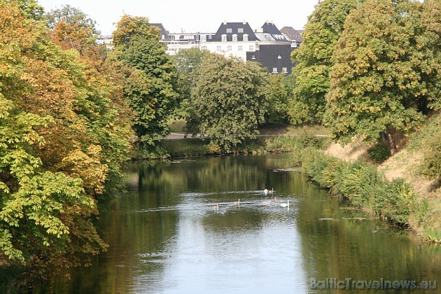 Kastellet ir kļuvis par pilsētnieku un viesu izklaides vietu, kur daudzi cilvēki dodas piknikā ar savām sviestmaizītēm 37621