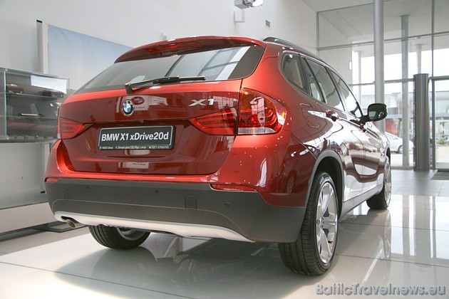Pircējiem ir jāievēro, ka modelis sDrive 20d ar aizmugures piedziņu ieskrienas mazliet ātrāk un patērē par 0,5 litriem mazāk nekā xDrive 20d Pircējiem ir jāievēro, ka modelis sDrive 20d ar aizmugures piedziņu ieskrienas mazliet ātrāk un patērē par 0,5 litriem mazāk nekā xDrive 20d 37635