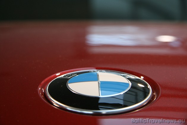 Liela popularitāte tiek prognozēta BMW X1 xDrive 23d modelim, kas attīsta 204 zs un ieskrienas līdz 100 km/h par 7,3 sekundēm. Maksimālais ātrums ir 2 Liela popularitāte tiek prognozēta BMW X1 xDrive 23d modelim, kas attīsta 204 zs un ieskrienas līdz 100 km/h par 7,3 sekundēm. Maksimālais ātrums ir 2 37641