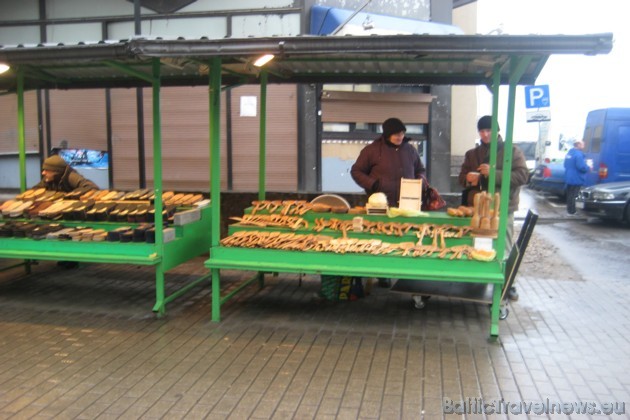 Tad ļaudis atkal devās nebeidzamajos lauku darbos 38071