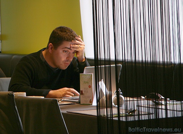 Restorānā bez maksas darbojas WiFi internets. Viesi, baudot kafiju, var kārtot savas darba lietas 38140