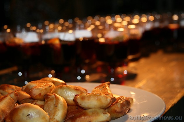 Centrā Namiņš bērni tiek ne tikai pabaroti, bet arī apģērbti un nodarbināti – tiek organizēti teātra pulciņi, ekskursijās, datorstundas, vingrošanas n 38726