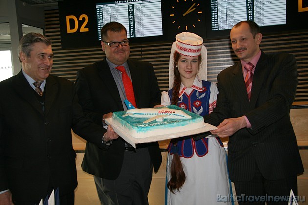 Baltkrievijas vēstnieks Latvijā Aleksandrs Gerasimenko, lidostas Rīga valdes priekšsēdētājs Krišjānis Peters, Belavia pārstāve Baltkrievijas nacionāla 39299