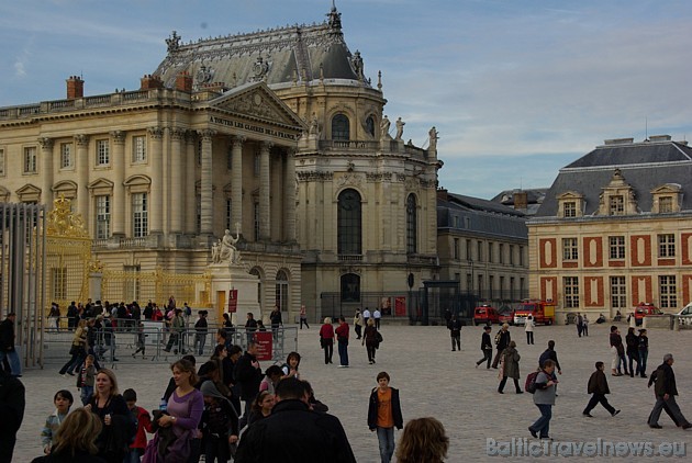 Versaļas pilsētā slejas viena no ievērojamākajām Francijas vēstures liecībām - Versaļas pils (Château de Versailles) Versaļas pilsētā slejas viena no ievērojamākajām Francijas vēstures liecībām - Versaļas pils (Château de Versailles) 39369