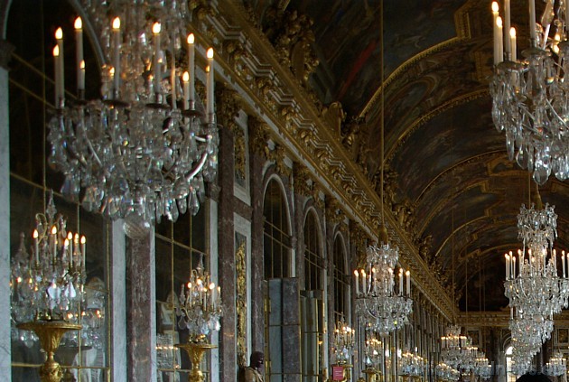 Viena no slavenākajām Versaļas telpām - Lielā galerija (Grande Galerie), saukta arī par Spoguļu zāli (Galerie des Glaces) Viena no slavenākajām Versaļas telpām - Lielā galerija (Grande Galerie), saukta arī par Spoguļu zāli (Galerie des Glaces) 39380