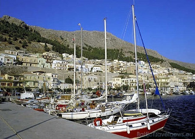 Kiklādu salu arhipelāga lielākās salas ir Mikonas, Santorīni, Naksos, Paros, Ios un Dēlos 39406
