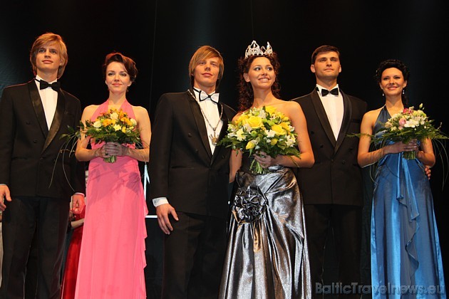 Artūrs Daņiļevičs un Jekaterina Jerofejeva (Mis un Mr Foto), Jānis Verners un Ludmila Voroncova (Mis un Mr Latvija) un Romāns Voitaņecs un Evija Umbra 42178