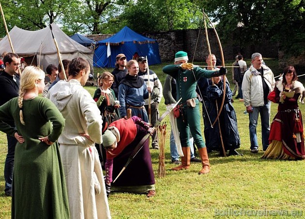 Cēsis – tie ir svētki – Cēsu Mākslas festivāla mūsdienu mākslas izstādes, bruņinieku cīņas Viduslaiku svētkos un silto vasaras vakaru koncerti Pils pa 42825