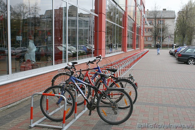 Atklājot gada siltāko periodu un aktīvās atpūtas sezonu, pie Alfas galvenās ieejas atklāta Latvijā lielākā velosipēdu novietne Atklājot gada siltāko periodu un aktīvās atpūtas sezonu, pie Alfas galvenās ieejas atklāta Latvijā lielākā velosipēdu novietne 43139