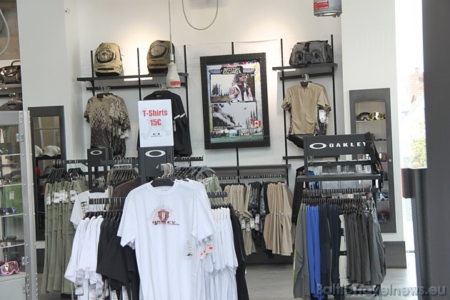 Daži no zīmoliem - Reebok, Pepe Jeans London, Adidas, S.Oliver, Esprit, Puma, Quiksilver, Nike, Schiesser, Möve, Hugo Boss, Joop, Strenesse, Escada, B 43542