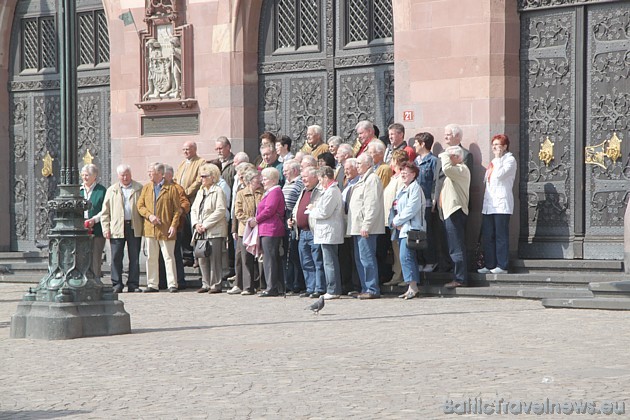 Frankfurti apmeklē daudzi biznesa ceļotāji, taču arī ikdienas tūristi nav retums, jo Franfurtei ir bijusi būtiska loma arī Vācijas vēsturē 43647