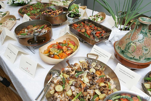 Ēdienkartē ietilpst tradicionāli ēdieni, kas pagatavoti no ekoloģiski tīriem vietējiem produktiem Ēdienkartē ietilpst tradicionāli ēdieni, kas pagatavoti no ekoloģiski tīriem vietējiem produktiem 43947