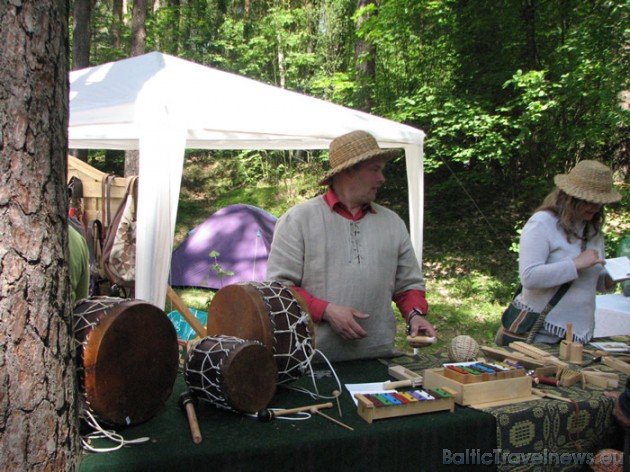 Tautas mūzikas instrumenti ieņem nozīmīgu vietu Brīvdabas gadatirgus piedāvājumu klāstā. Turpat varat arī saņemt konsutācijas, kādos godos ko spēlēt Tautas mūzikas instrumenti ieņem nozīmīgu vietu Brīvdabas gadatirgus piedāvājumu klāstā. Turpat varat arī saņemt konsutācijas, kādos godos ko spēlēt 44510