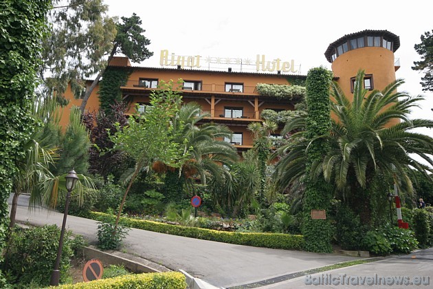 Viesnīca Rigat Park & Spa Hotel atrodas apmēram 3 km līdz kūrorta centram,80 km līdz Barselonas lidostai, 500m no viesnīcas atrodas sabiedriskā transp 45442