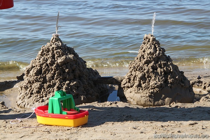 Vasara nemanāmi paskrien birojos, konferencēs un sapulcēs... bet varbūt ir laiks doties uz Jūrmalu? www.balticbeach.lv 45757