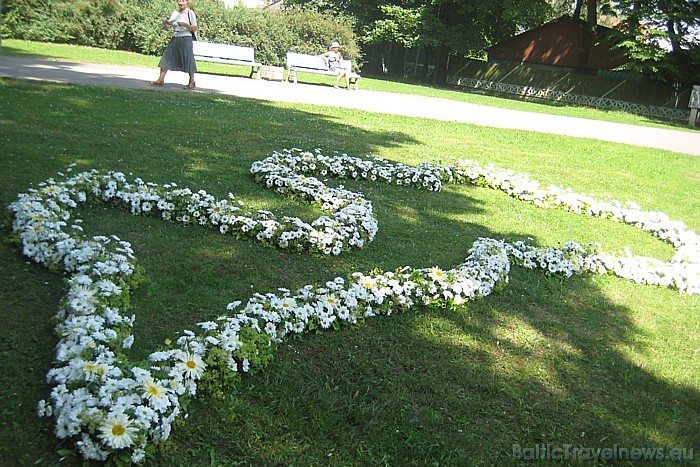2010.gada 6.jūlijā Dziesmu svētku parkā notika X Latvijas skolu jaunatnes dziesmu un deju svētku piemiņas pasākums 45989