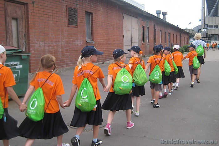 2010. gada 7. jūlijā no agra rīta līdz vēlam vakaram notika X Latvijas skolu jaunatnes deju svētku mēģinājums Daugavas stadionā 46019