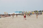 Pludmalē tiekas atpūtas un izklaidēs meklētāji 12
