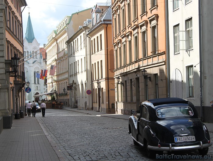 Antīko auto brauciena dalībnieks - BMW 501 Vecrīgas ielās 48020