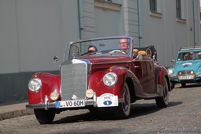Braucienā piedalījās 31 antīkā automašīna (BMW, Mercedes Benz, DKW, Porsche, Peugeot, Citroen un dažādas antīkas automašīnas no Lielbritānijas) 48022