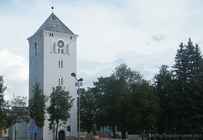 Jau no 10 rītā Hercoga Jēkaba laukumā pienu, maizi un medu varēja degustēt un iegādāties 145 tirdzniecības vietās Jau no 10 rītā Hercoga Jēkaba laukumā pienu, maizi un medu varēja degustēt un iegādāties 145 tirdzniecības vietās 48726