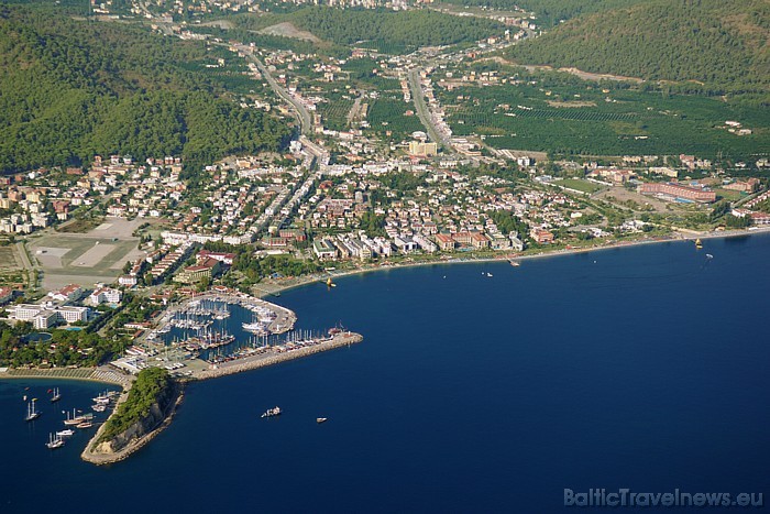 Kemeras osta ir daudzu tūristu ekskursiju sākumpunkts - no turienes laivas un jahtas dodas ekskursijās, kurās tiek atklāta skaistā Kemeras daba, slepe 49550