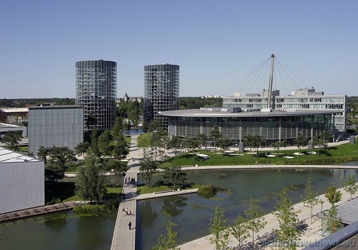 Ieejas biļete Autostadt maksā 15 eiro pieaugušajiem, bērniem, jauniešiem un skolēniem (6-17 gadi) - 6 eiro
Foto: Autostadt GmbH Ieejas biļete Autostadt maksā 15 eiro pieaugušajiem, bērniem, jauniešiem un skolēniem (6-17 gadi) - 6 eiro
Foto: Autostadt GmbH 50749