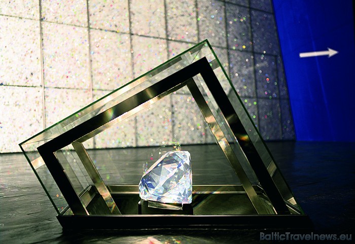 Swarovski kristālu pasaule gan 2011. gada janvārī tiks slēgta, lai veiktu pārbūvi, tomēr jau 2011. gada augustā tur tiks uzņemti apmeklētāji
Foto: © Swarovski kristālu pasaule gan 2011. gada janvārī tiks slēgta, lai veiktu pārbūvi, tomēr jau 2011. gada augustā tur tiks uzņemti apmeklētāji
Foto: © 51748