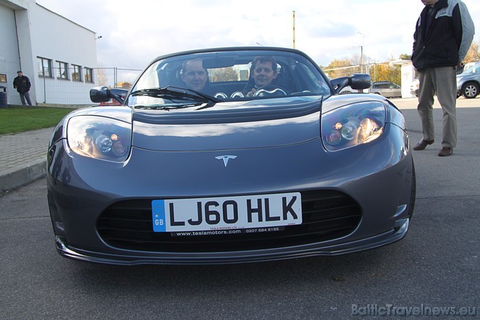 Latvijā pirmoreiz izstādes «Vide un Enerģija 2010»  bija skatāms «Tesla Roadster», kas ir viens no pirmajiem elektromobiļiem pasaulē 52110