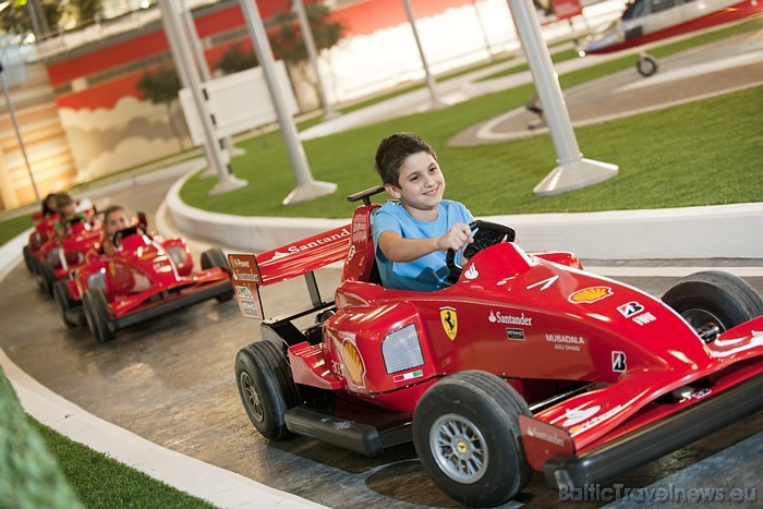 Apvienoto Arābu Emirātu (AĀE) Abu Dabi emirātā pie Persijas līča 27.10.2010 atklāts jaunais atrakciju parks Ferrari World Abu Dhabi
Foto: © Ferrari W Apvienoto Arābu Emirātu (AĀE) Abu Dabi emirātā pie Persijas līča 27.10.2010 atklāts jaunais atrakciju parks Ferrari World Abu Dhabi
Foto: © Ferrari W 52211