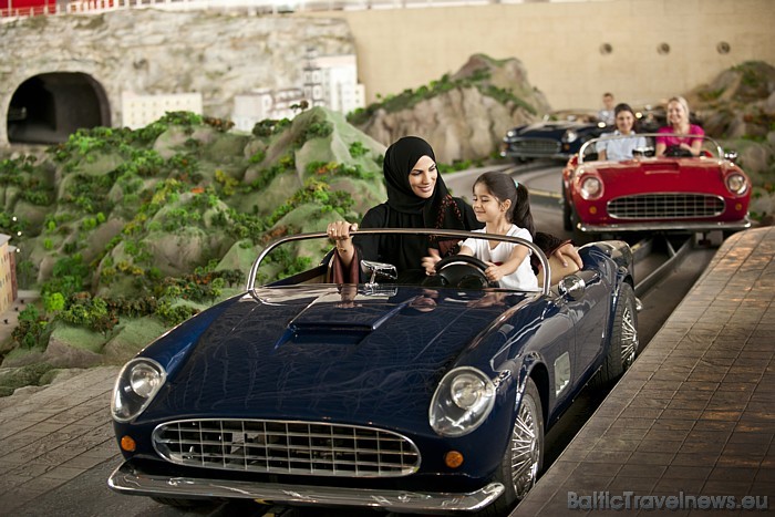 Parkā pieejamas gan atrakcijas visai ģimenei, gan sporta auto apskates ekskursijas, gan restorāni un dārzi
Foto: © Ferrari World Abu Dhabi Parkā pieejamas gan atrakcijas visai ģimenei, gan sporta auto apskates ekskursijas, gan restorāni un dārzi
Foto: © Ferrari World Abu Dhabi 52217