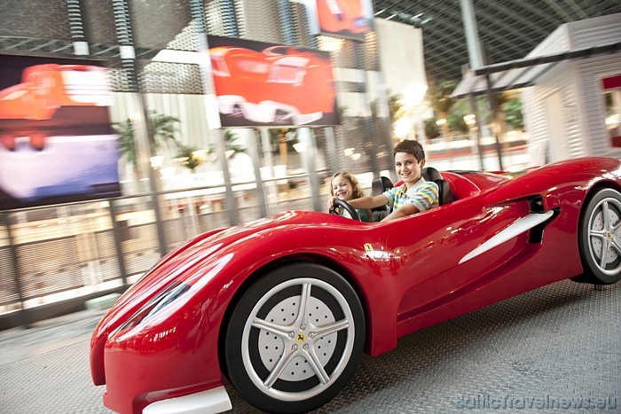 Ferrari World Abu Dhabi parks ir tik liels, ka tajā varētu ietilpt septiņi futbola laukumi
Foto: © Ferrari World Abu Dhabi Ferrari World Abu Dhabi parks ir tik liels, ka tajā varētu ietilpt septiņi futbola laukumi
Foto: © Ferrari World Abu Dhabi 52221