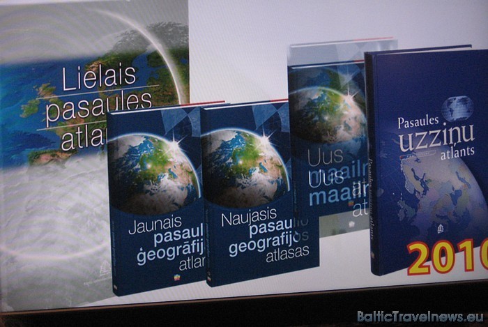 Šis ir pirmais atlants pasaulē, kur līdzās tradicionālajai informācijai par valstīm un valdījumiem pirmo reizi publicētās ziņas par visām pasaules aut Šis ir pirmais atlants pasaulē, kur līdzās tradicionālajai informācijai par valstīm un valdījumiem pirmo reizi publicētās ziņas par visām pasaules aut 52531