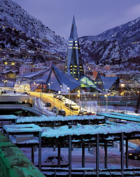 Andorā valda kalnu subtropu klimats. Ziemas sezonā temperatūra naktī sasniedz -12 grādus, bet dienas laikā tā spēj sasniegt arī +10 grādus Andorā valda kalnu subtropu klimats. Ziemas sezonā temperatūra naktī sasniedz -12 grādus, bet dienas laikā tā spēj sasniegt arī +10 grādus 52811