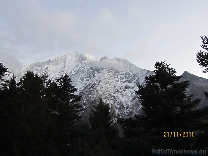 Vietējie vēsta, ka, lai uzkāptu Everestā, nepieciešami aptuveni divi mēneši un vismaz 40 000 USD. Foto: Relaks Tūre 53067