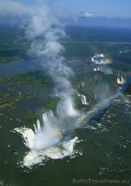 Argentīna ceļotājus piesaista arī ar ūdenskritumiem. Lielākais no tiem ir Iguazu ūdenskritums, kas atrodas uz robežas starp Argentīnu, Brazīliju un Pa Argentīna ceļotājus piesaista arī ar ūdenskritumiem. Lielākais no tiem ir Iguazu ūdenskritums, kas atrodas uz robežas starp Argentīnu, Brazīliju un Pa 54180