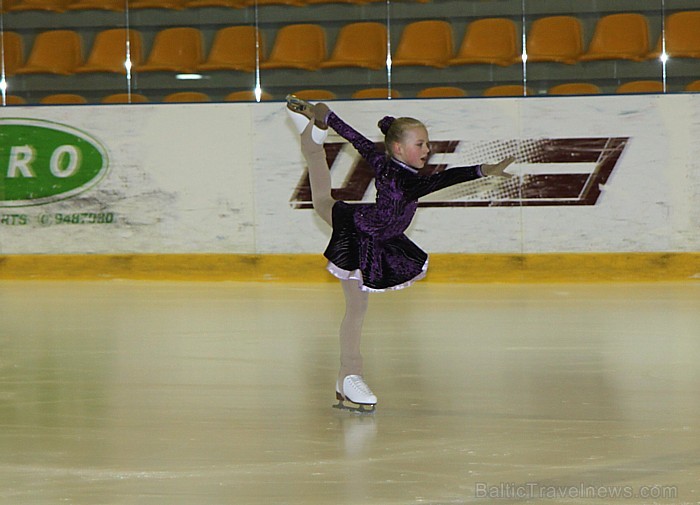 Daiļslidošanas sacensības Ogres Ledus hallē 20.03.2011 pulcē mazos daiļslidotājus. Vairāk informācijas - www.slidotprieks.lv 57306