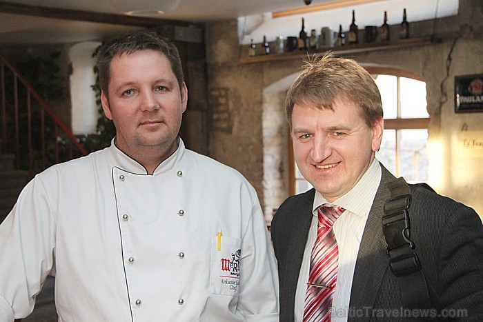 Alus restorāns Merlin (www.merlin.lv) - restorāna šefpavārs Aleksandrs Kardašs un Aivars Mackevičs (BalticTravelnews.com) Alus restorāns Merlin (www.merlin.lv) - restorāna šefpavārs Aleksandrs Kardašs un Aivars Mackevičs (BalticTravelnews.com) 57471