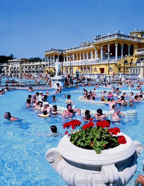 Termālo minerālūdens baseinu komplekss (Széchenyi Bath and Spa) ir viens no lielākajiem Eiropā
Foto: Hungary.com 57602