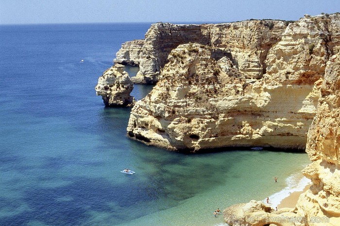 Algarve reģions, Marinha pludmale, kas ik gadu paliek arvien populārāka ceļotāju vidū
Foto: Regiao de Turismo do Algarve 57636